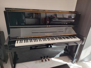 Pianoforte YAMAHA U1