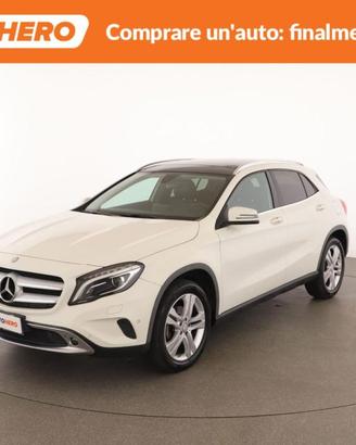 MERCEDES-BENZ GLA 200 ZC11874