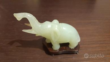 statuette in giada
