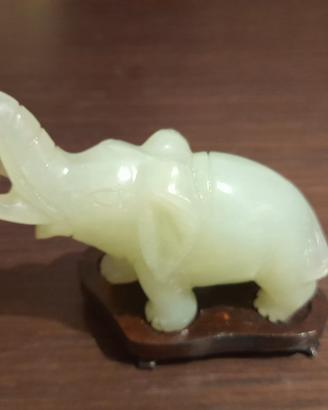 statuette in giada