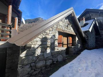 CASA SEMINDIPENDENTE A BANNIO ANZINO