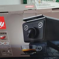 macchinetta caffè con capsule 