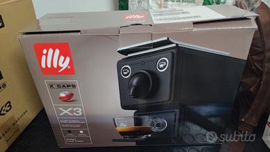 macchinetta caffè con capsule 