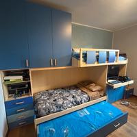 Cameretta con 3 posti letto e scrivania a scompars