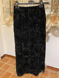 Gonna nera lunga con motivi floreali in velluto