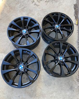 Cerchi originali verniciati nero lucido da 17”, ai