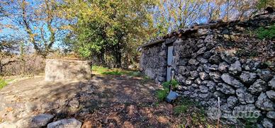 Terreno con rustico a Castiglione di Sicilia