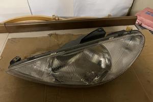 Faro anteriore SX Peugeot 206 (1998-2009)