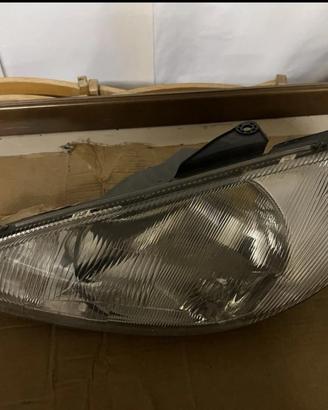 Faro anteriore SX Peugeot 206 (1998-2009)