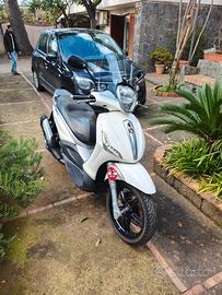 Beverly 350 Piaggio scooter