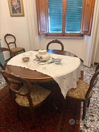 Tavolo con sei sedie