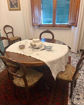 Tavolo con sei sedie