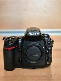 Nikon D700 con MB-D10 (pari al nuovo)