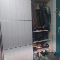 Armadio ad ante scorrevoli