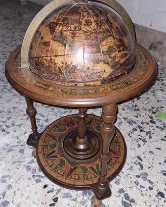 Mobile bar a forma di mappamondo