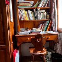 Scrivania con rialzo tutto legno pino