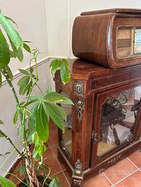 Radio e mobiletto