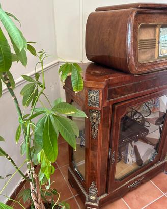 Radio e mobiletto