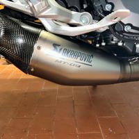 Akrapovic completa Mt09