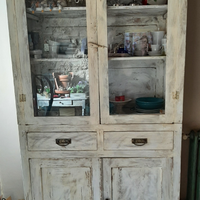 Antica vetrina ristrutturata shabby