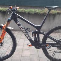 TREK SLASH CARBON
