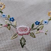 Copriletto ricamo a mano matrimoniale piquet