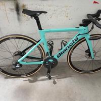 Bici da corsa elettrica Bianchi Aria e road