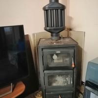 Stufa a legna con forno
