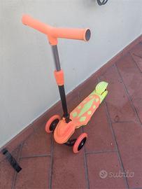 Monopattino a tre ruote