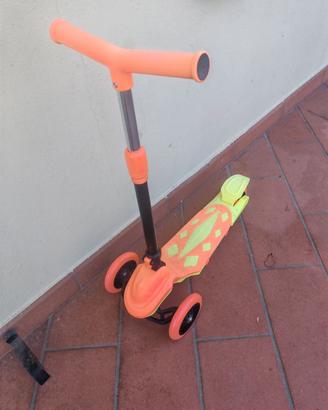 Monopattino a tre ruote
