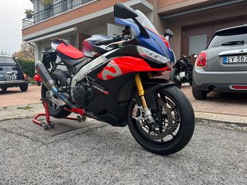 Aprilia RSV4 FACTORY 1100 ( ancora in garanzia )