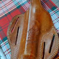 Custodia pistola k in cuoio.