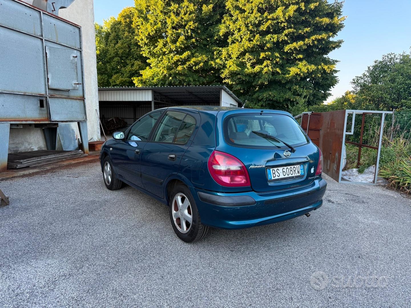 Nissan Almera Tino 2002 photo 3