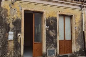Casa indipendente con cortile a Piedimonte Etneo