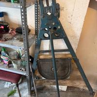 Cavalletto per filettature gas idraulico