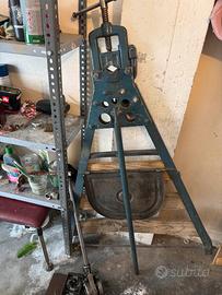 Cavalletto per filettature gas idraulico