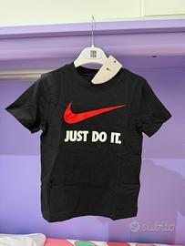t-shirt nike taglia 7 anni - nuova con cartellino
