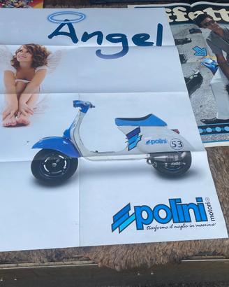 Ampia collezione di poster auto moto