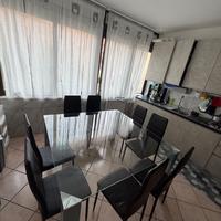 Tavolo in cristallo piu 8 sedie