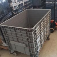 Cassone in plastica con ruote