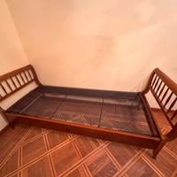 Letto singolo in legno lucido
