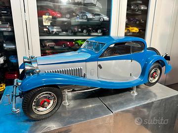 Bugatti coupè de Ville Pocher Rivarossi 1:8