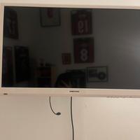 TV LED UNITED bianco con staffa da muro inclusa