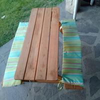 tavolo con panche in legno