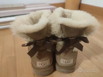 Ugg Classic mini con fiocco n.39