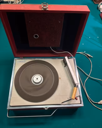 Giradischi vintage portatile a valigetta Astrovox