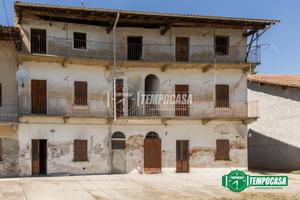 TERRATETTO DA RISTRUTTURARE - ZONA VERDE DI OLEGGI