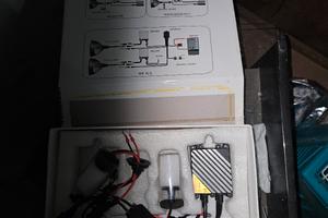 fari allo xenon auto