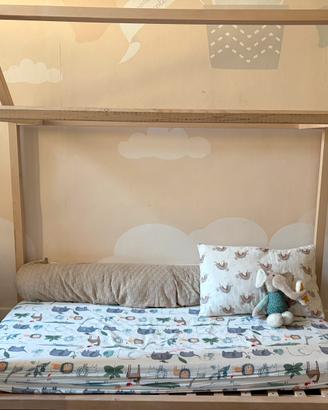 Letto montessoriano in legno naturale e materasso