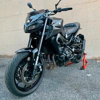 Yamaha MT-09 completamente accessoriata